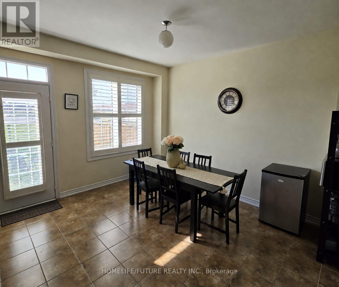 27 Saint Dennis Road, Brampton, Ontario  L6R 3W7 - Photo 2 - W14127784