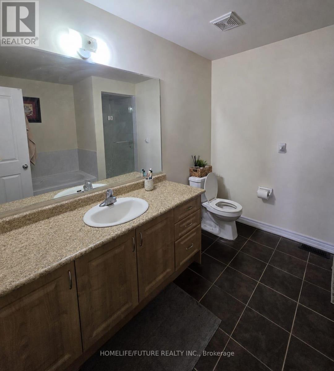 27 Saint Dennis Road, Brampton, Ontario  L6R 3W7 - Photo 3 - W14127784