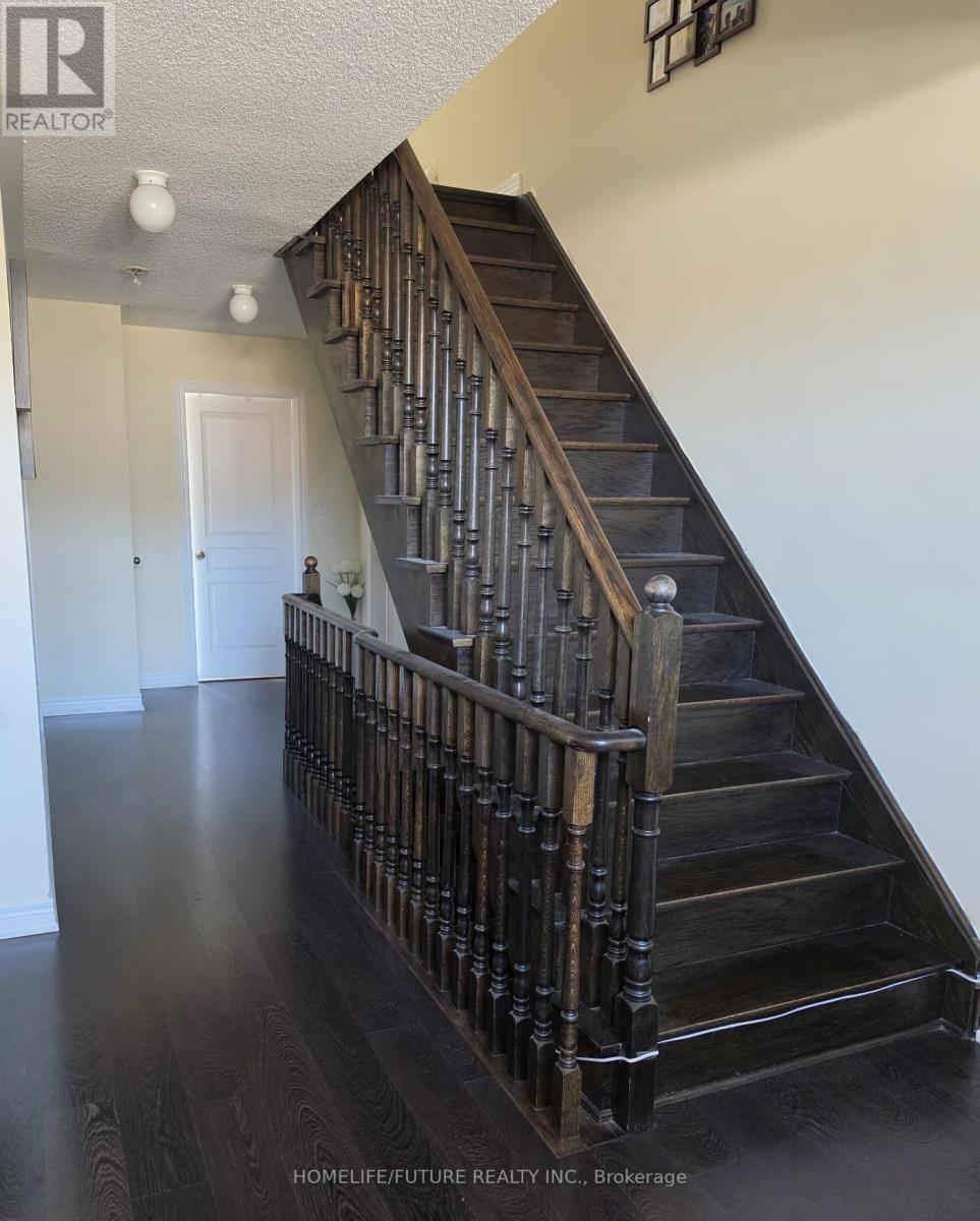 27 Saint Dennis Road, Brampton, Ontario  L6R 3W7 - Photo 4 - W14127784