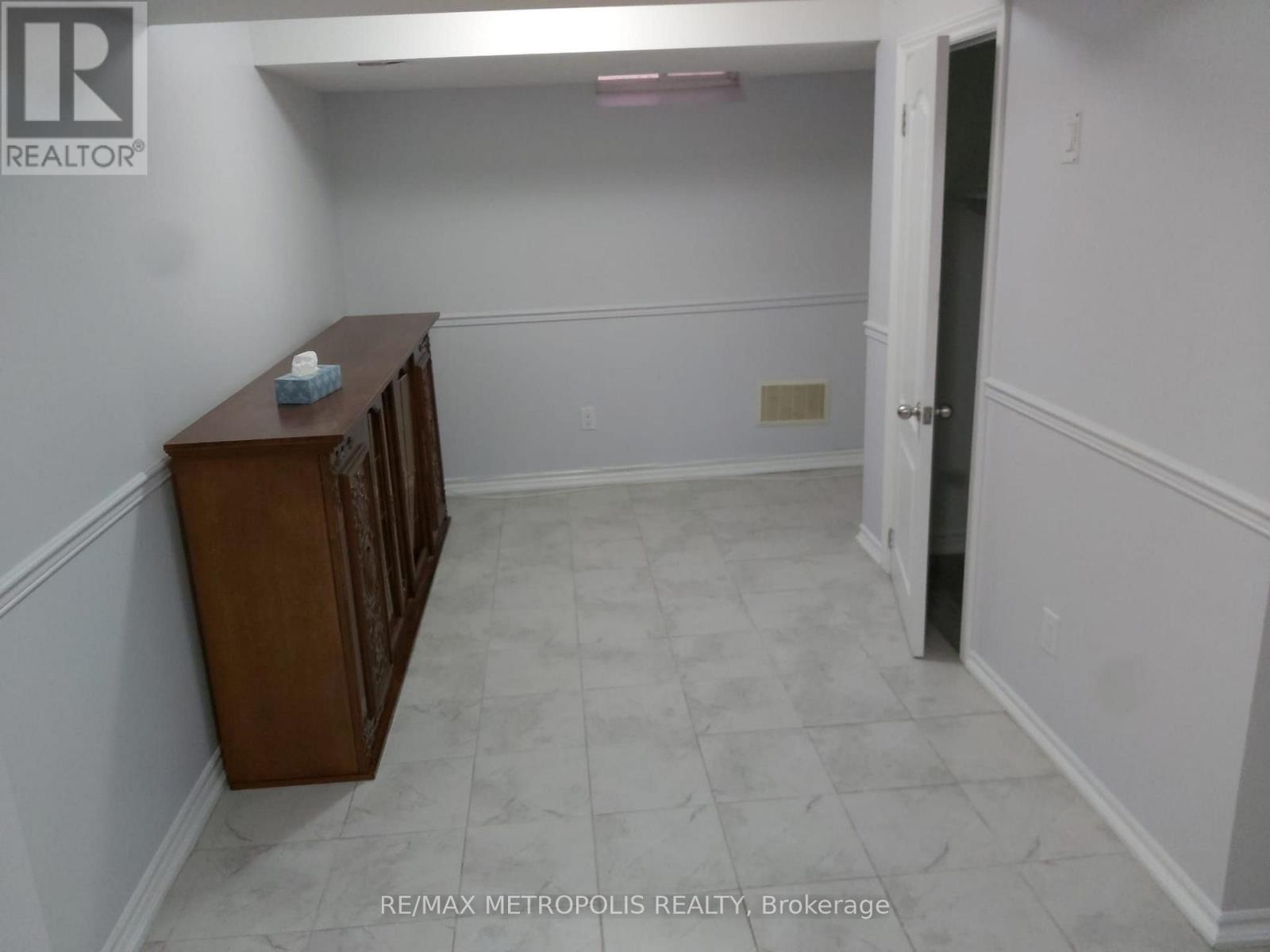 Bsmt - 42 Dolly Varden Drive, Brampton, Ontario  L6R 3L3 - Photo 6 - W14108268