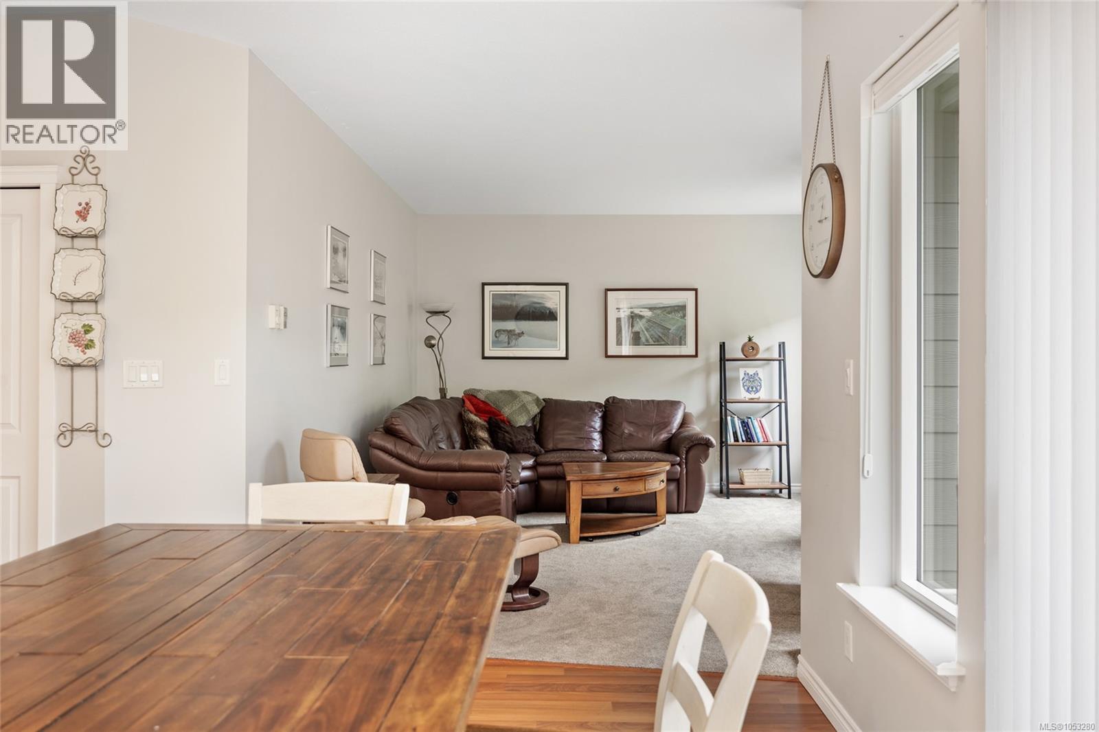 2 737 Royal Pl