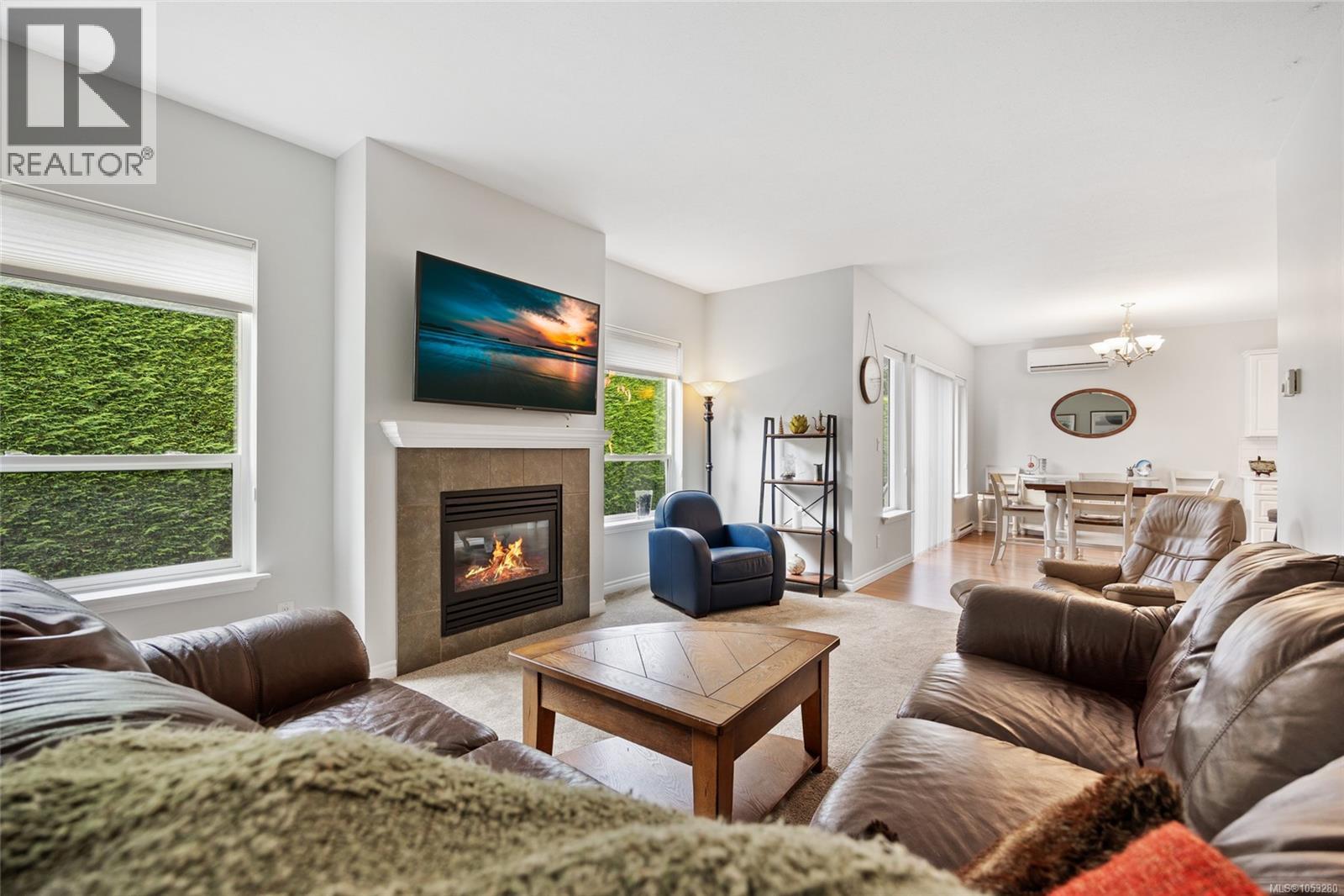 2 737 Royal Pl