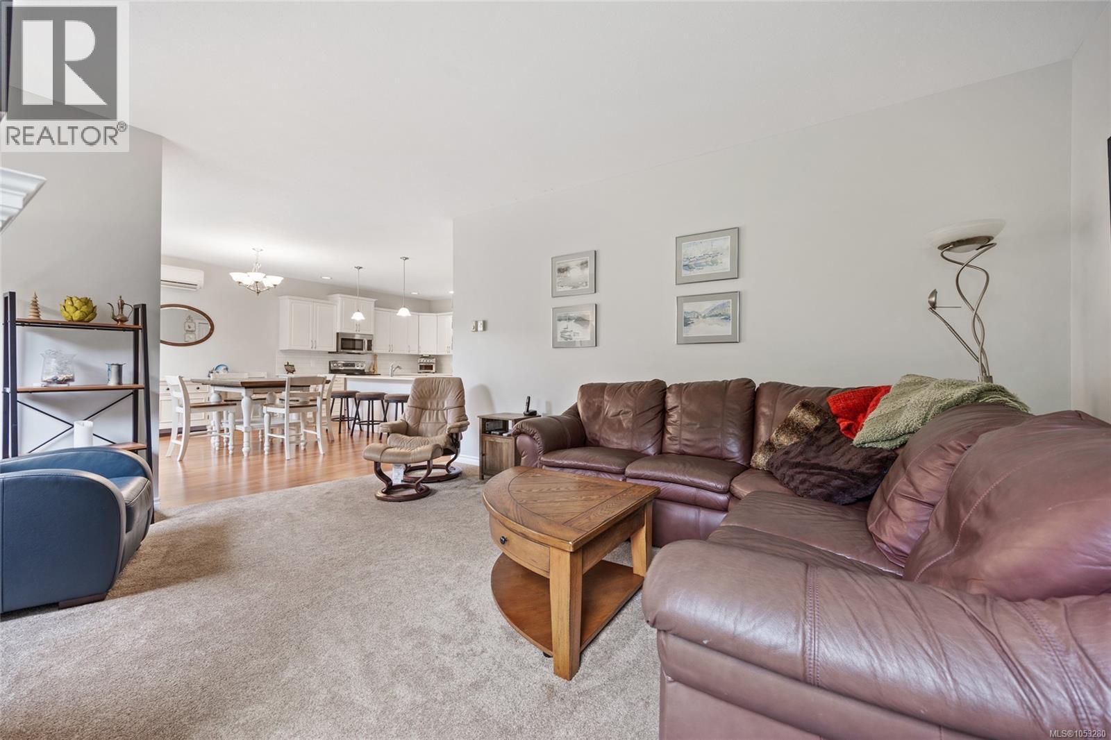 2 737 Royal Pl