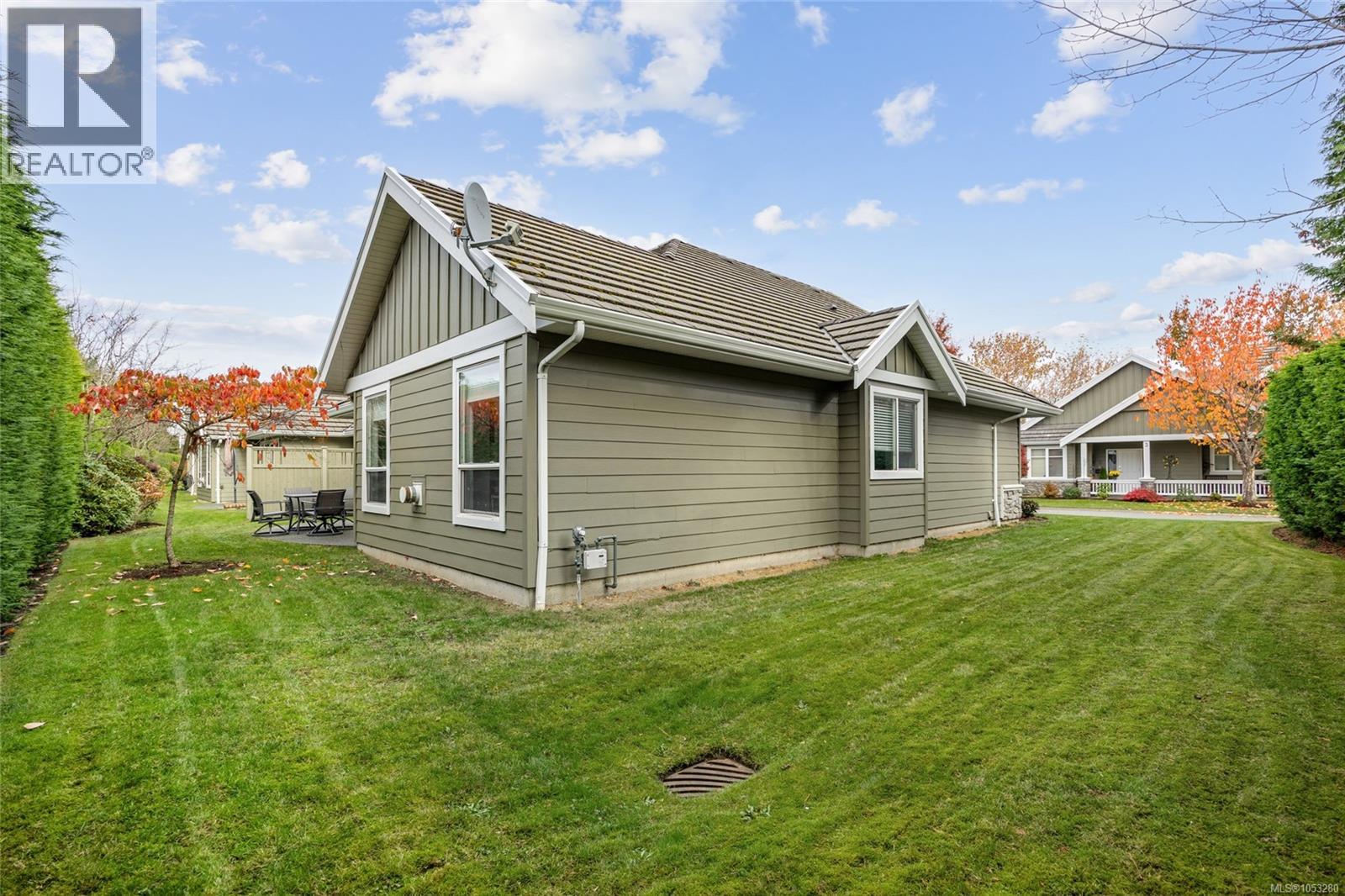2 737 Royal Pl