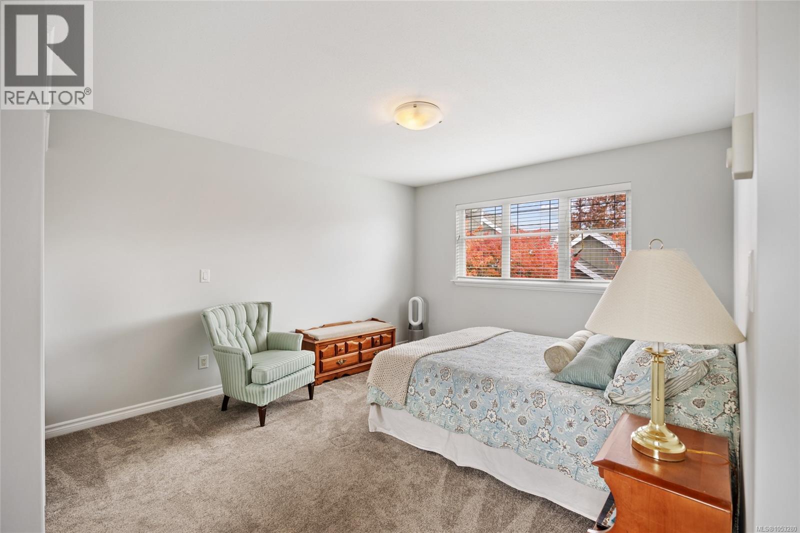 2 737 Royal Pl