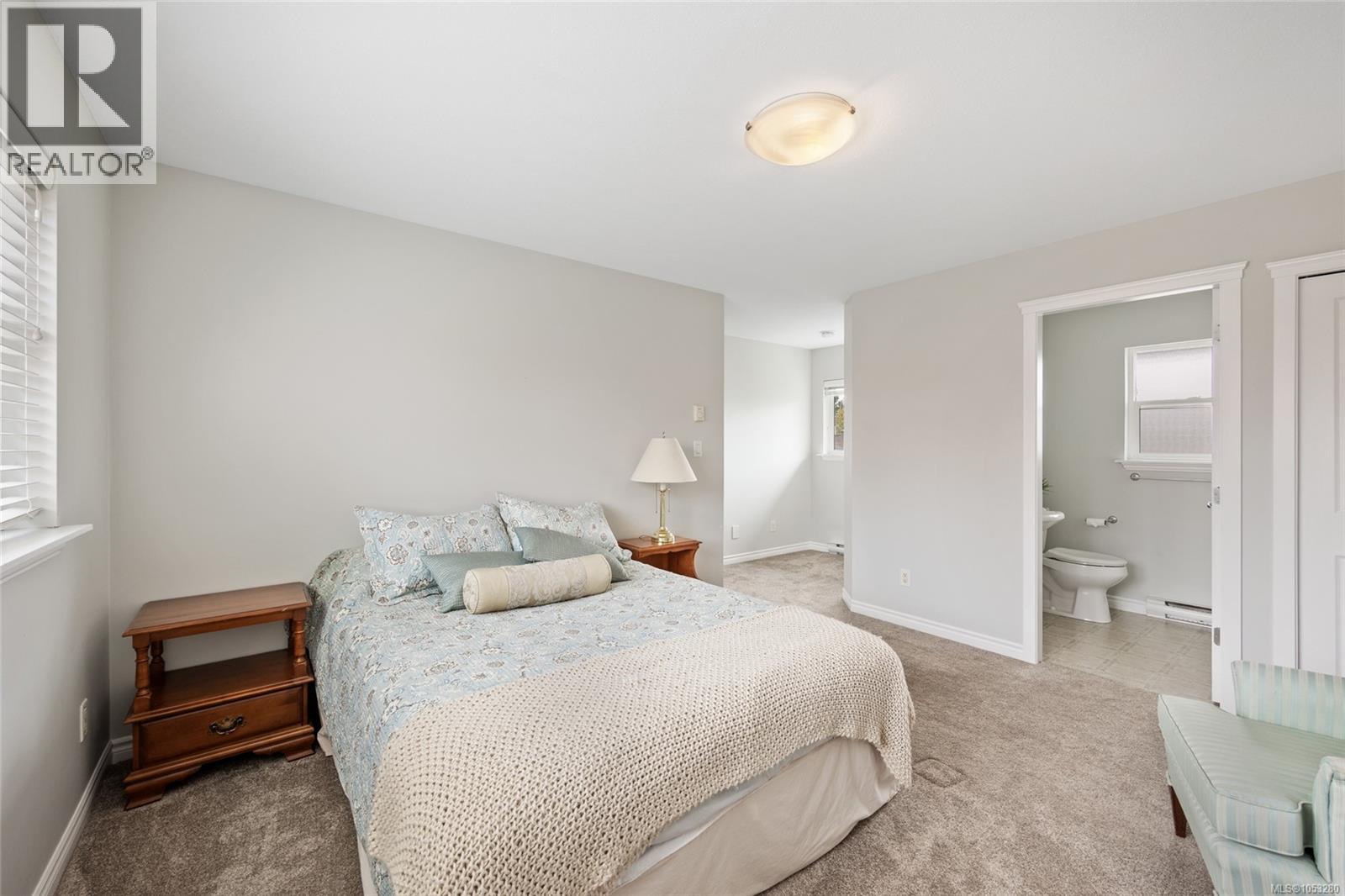 2 737 Royal Pl