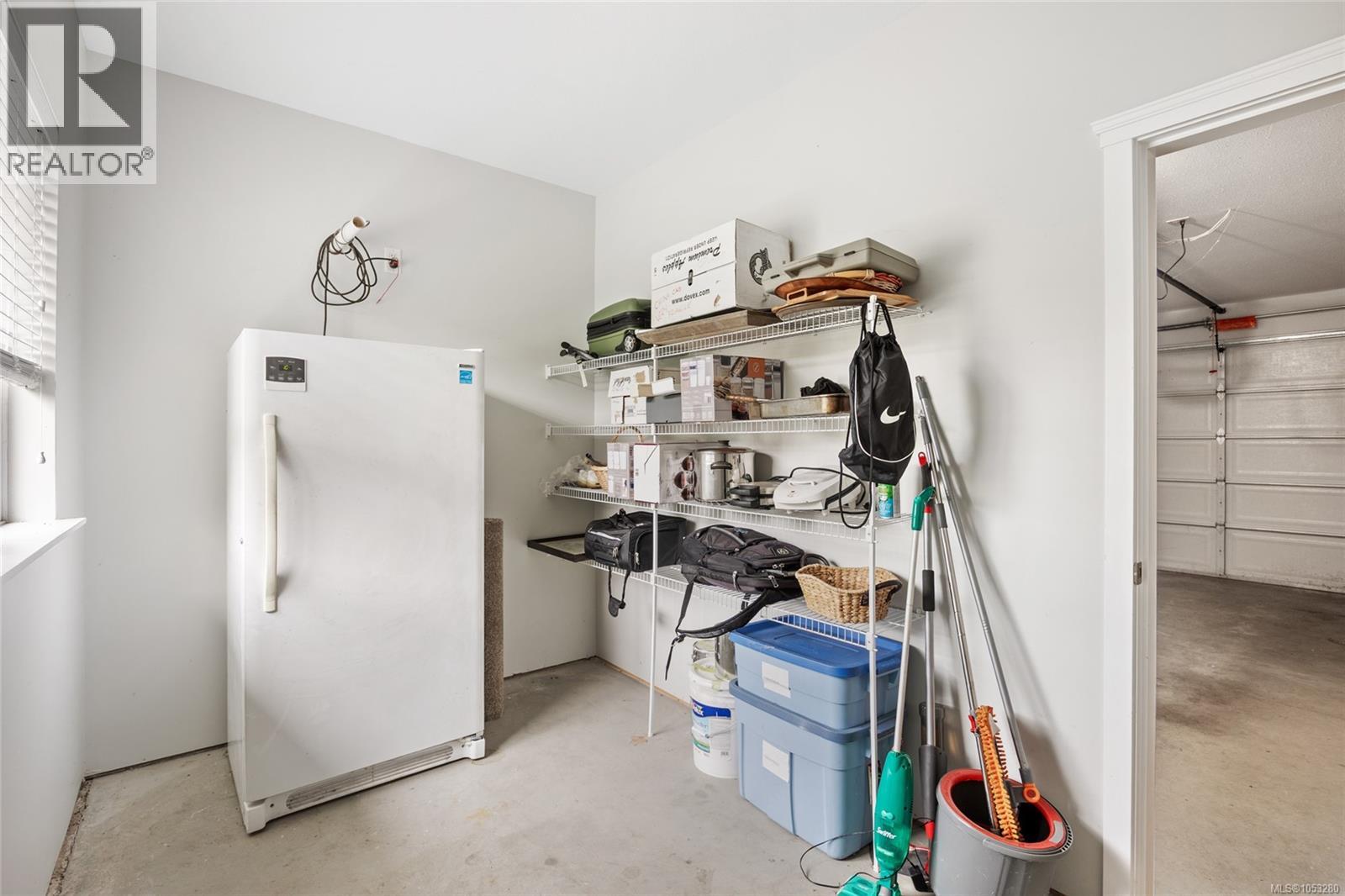 2 737 Royal Pl