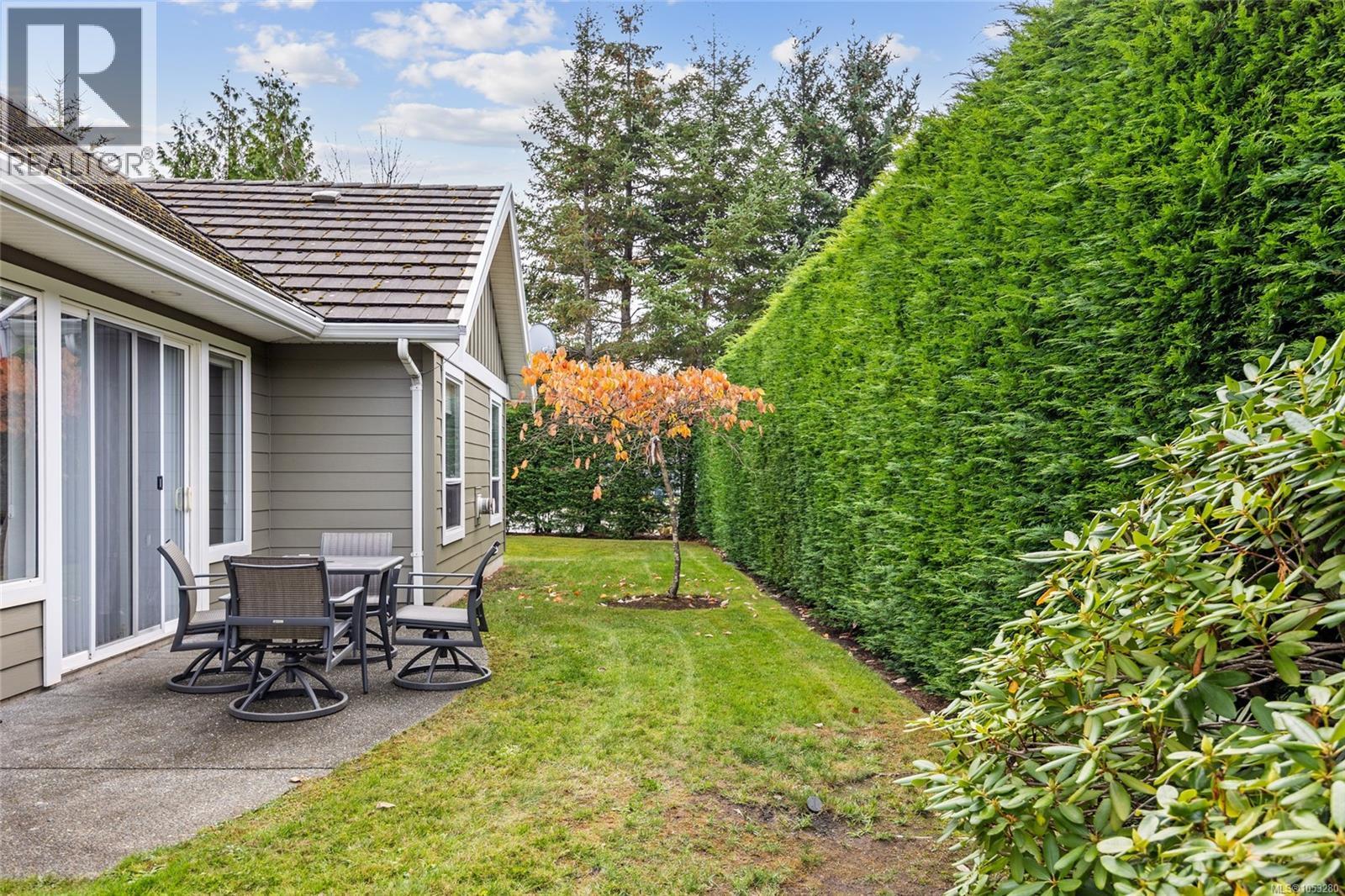 2 737 Royal Pl