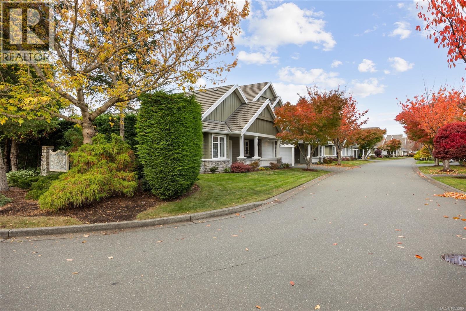 2 737 Royal Pl