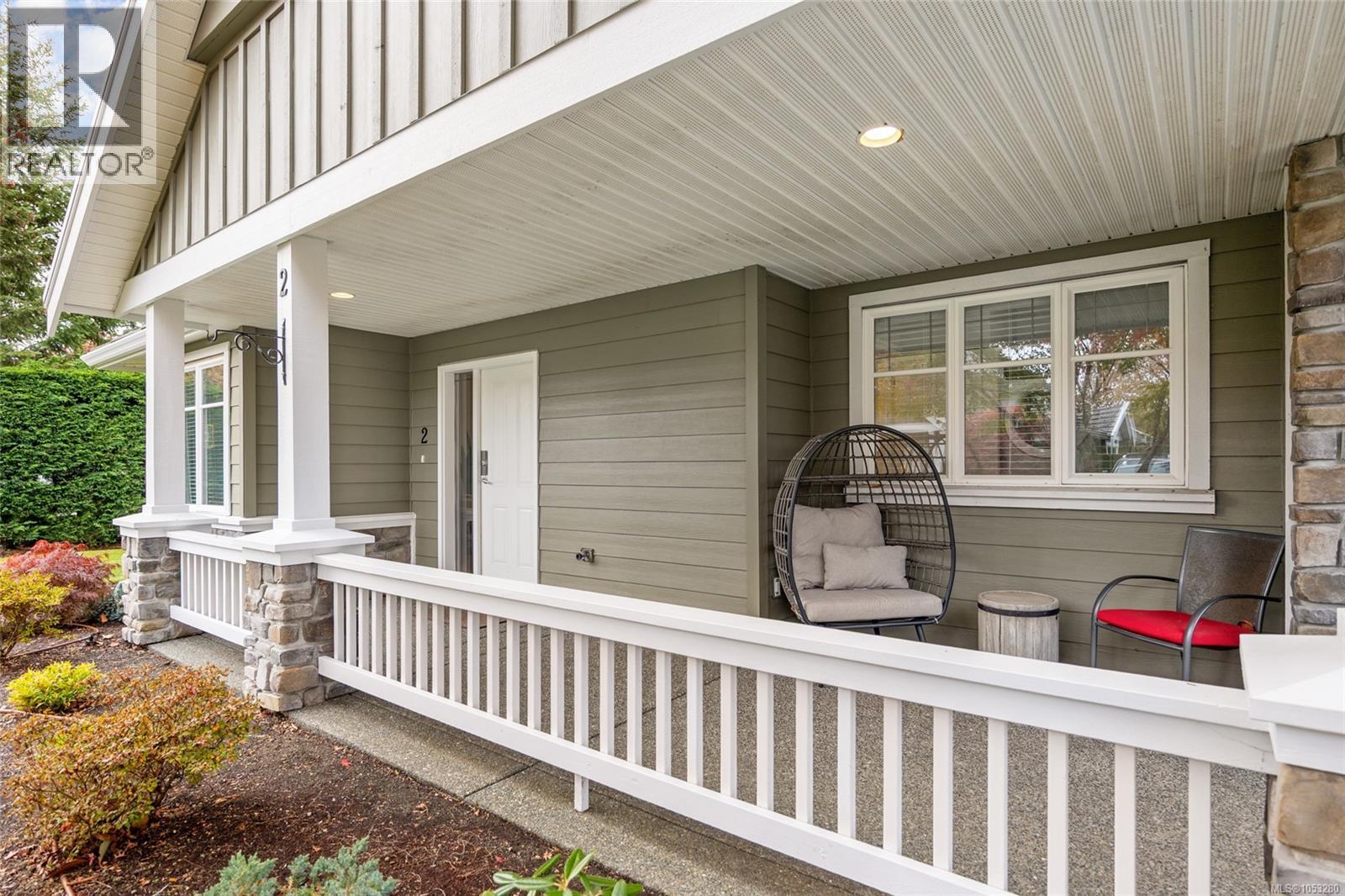2 737 Royal Pl
