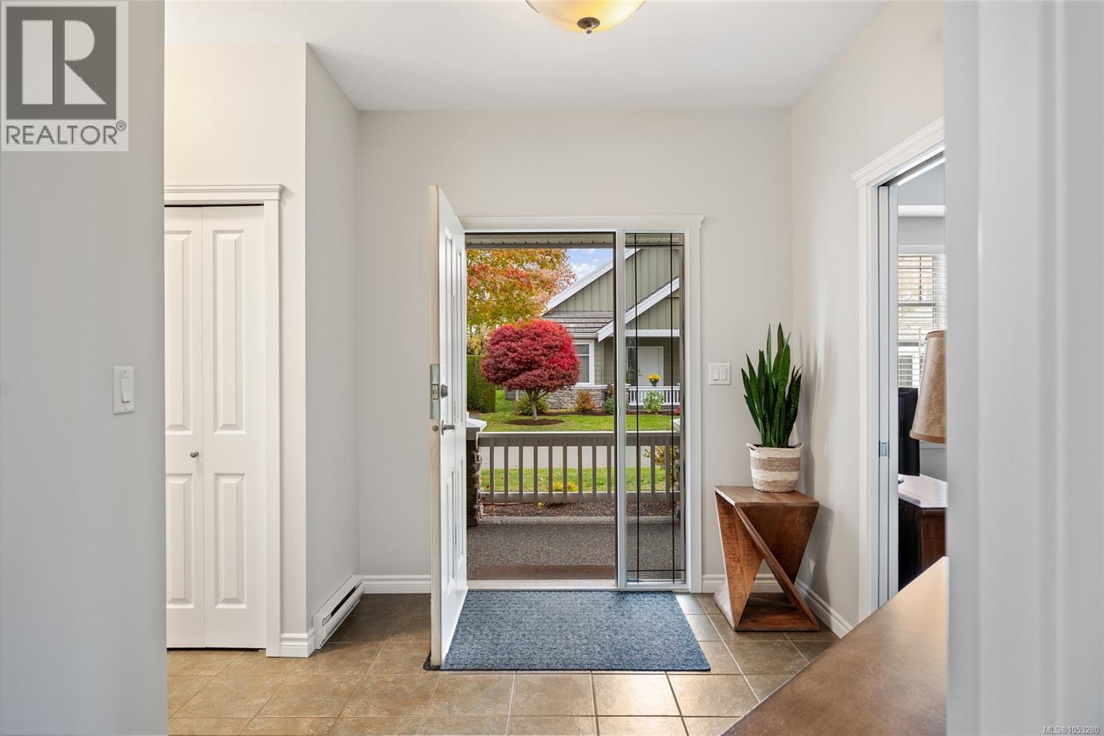 2 737 Royal Pl