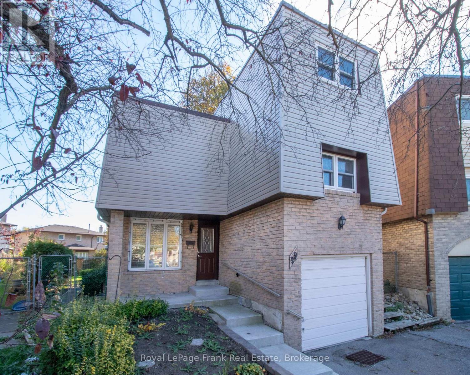 29 GRAHAM COURT, Whitby, Ontario