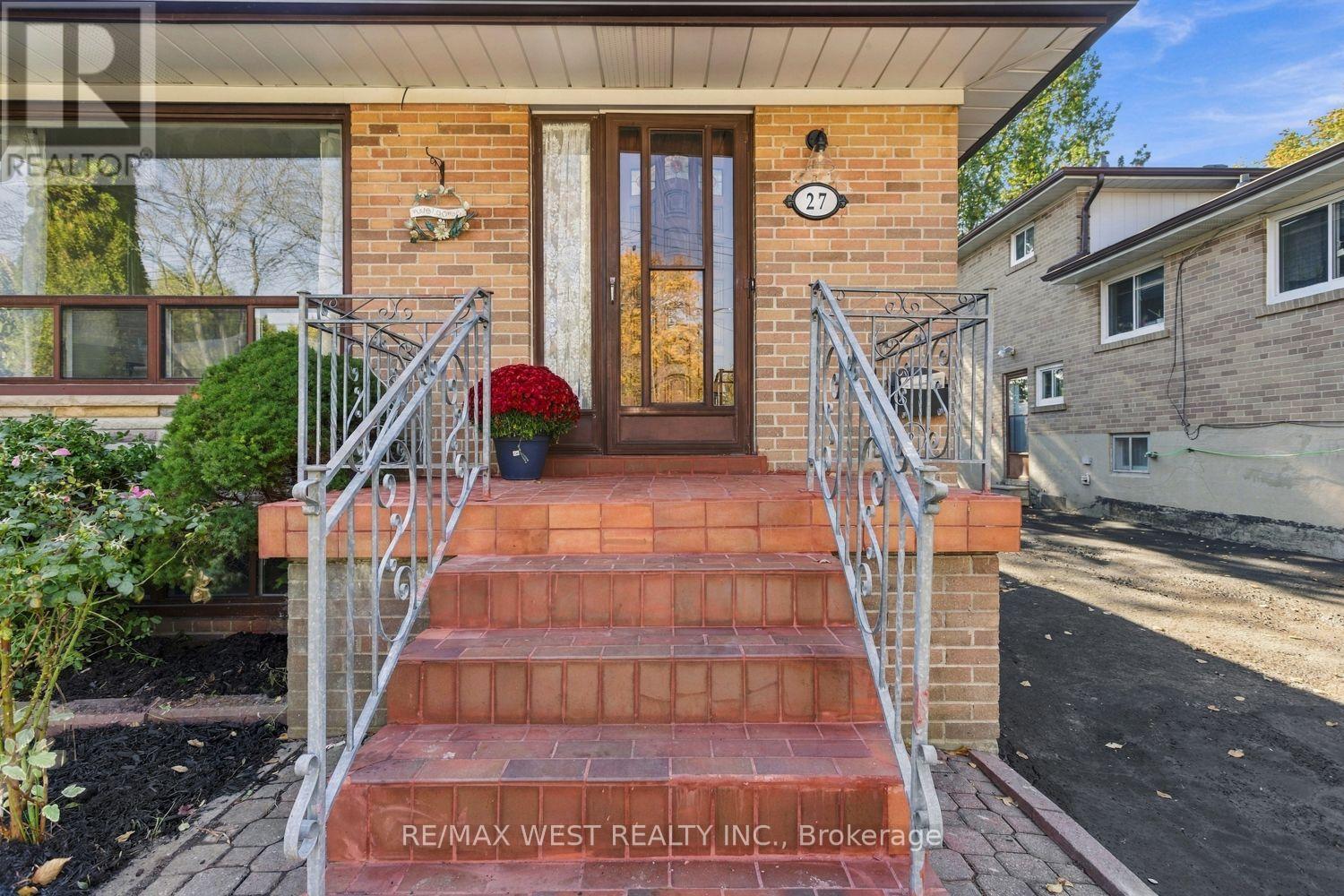 27 Gardentree Street, Toronto, Ontario  M1E 2E8 - Photo 2 - E14127890