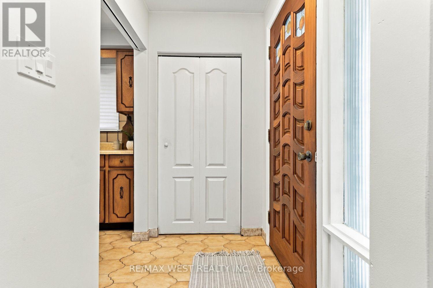 27 Gardentree Street, Toronto, Ontario  M1E 2E8 - Photo 4 - E14127890