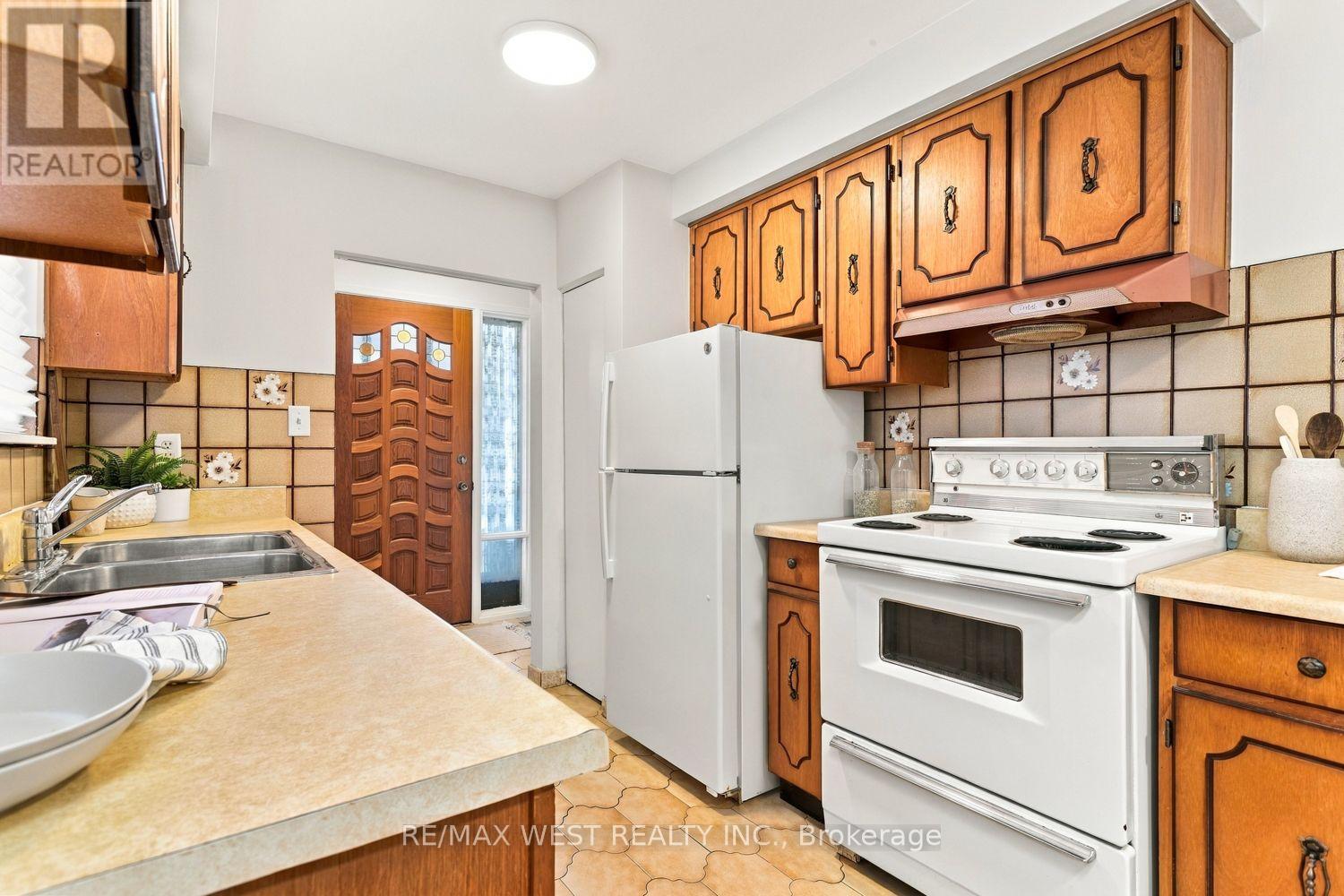 27 Gardentree Street, Toronto, Ontario  M1E 2E8 - Photo 5 - E14127890