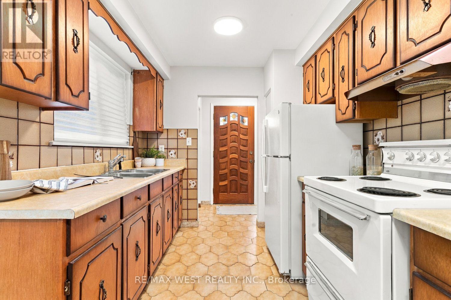 27 Gardentree Street, Toronto, Ontario  M1E 2E8 - Photo 6 - E14127890
