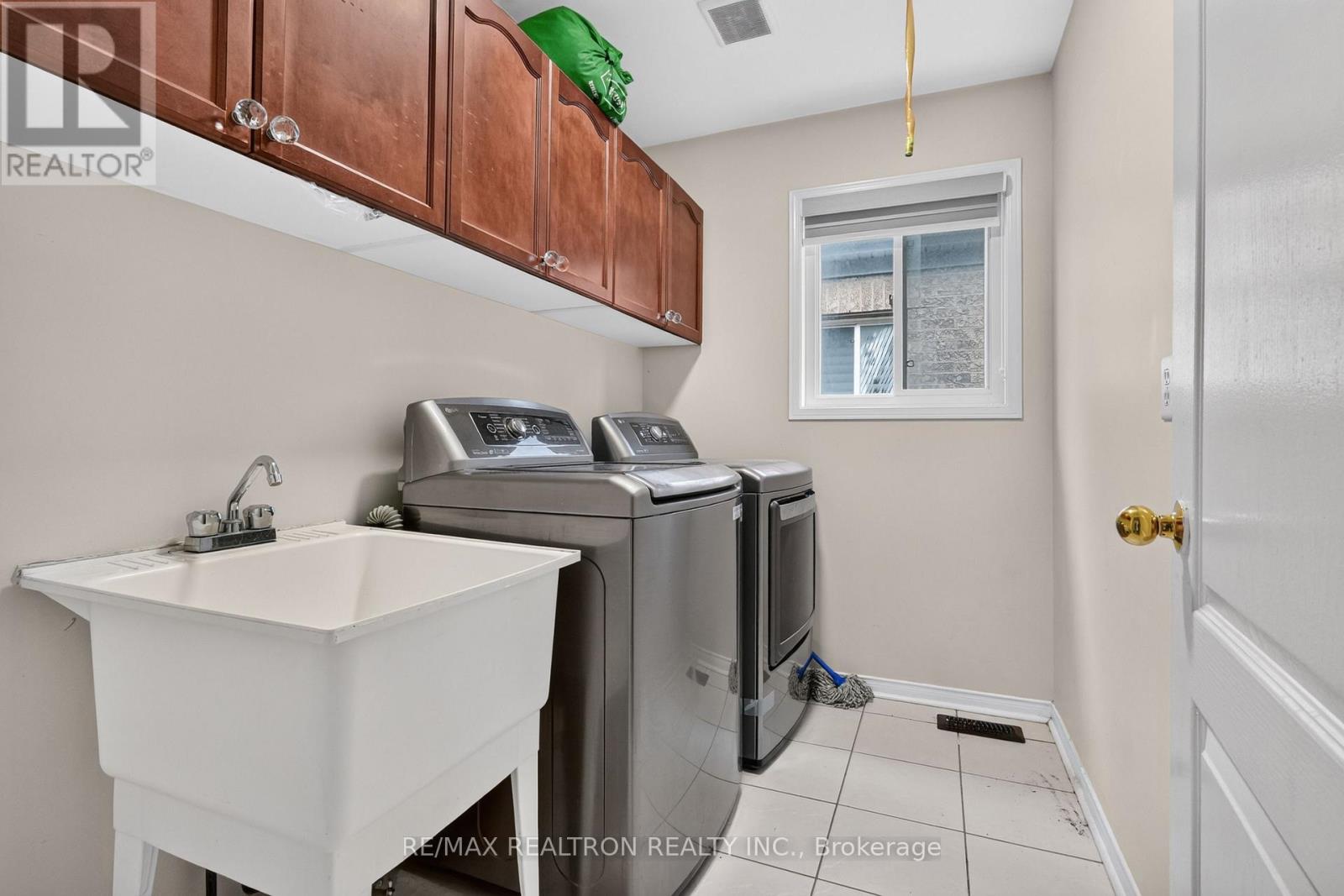 11 Middlecote Drive, Ajax, Ontario  L1T 0A4 - Photo 40 - E14128050
