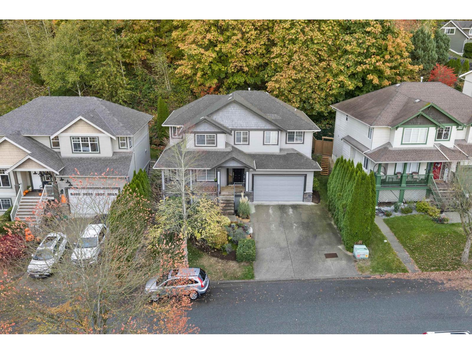 35367 Kinloch Place, Abbotsford, British Columbia  V3G 3A8 - Photo 2 - R3178922