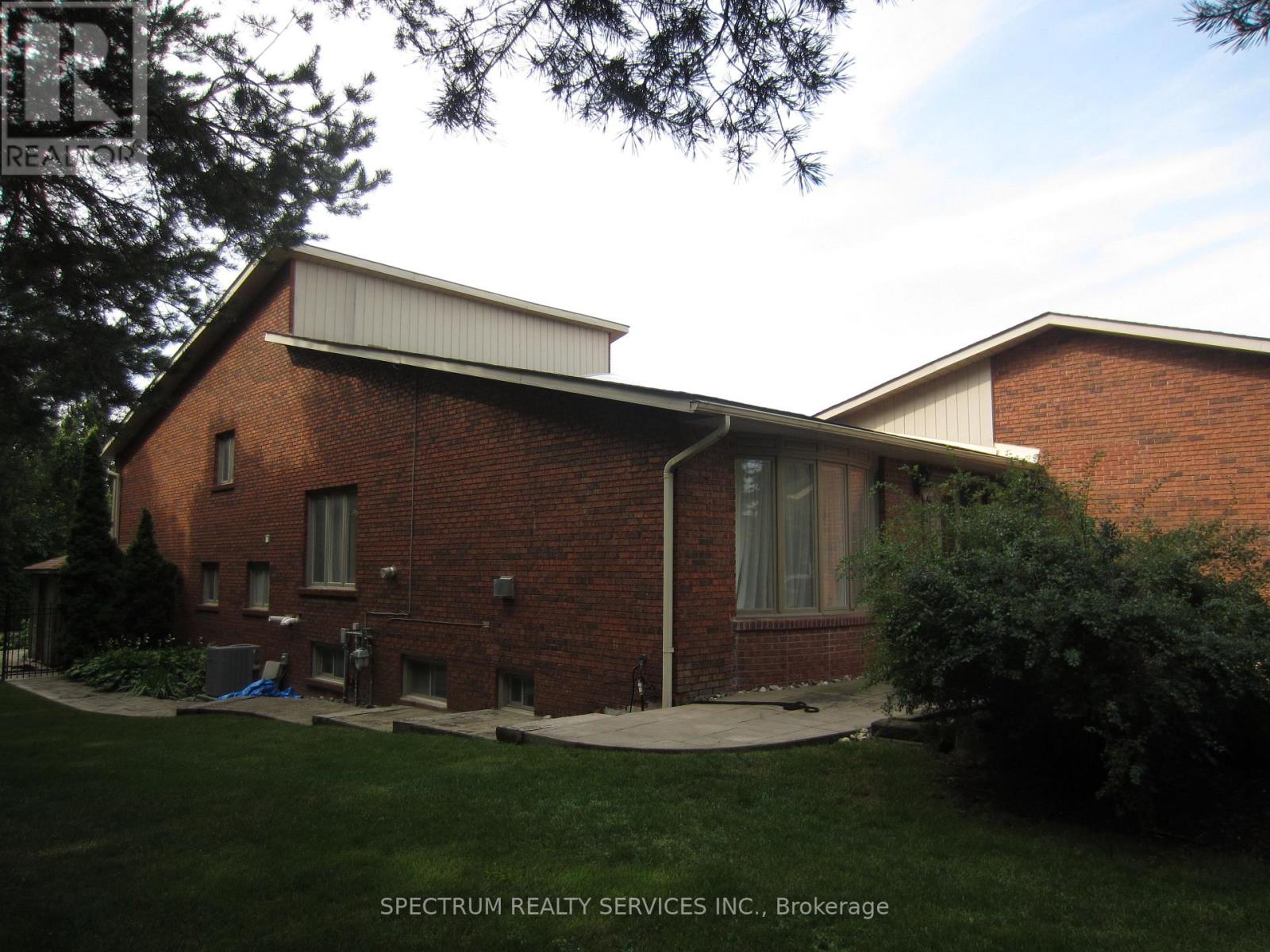 135 Hayhoe Avenue, Vaughan, Ontario  L4L 1S5 - Photo 4 - N14127932