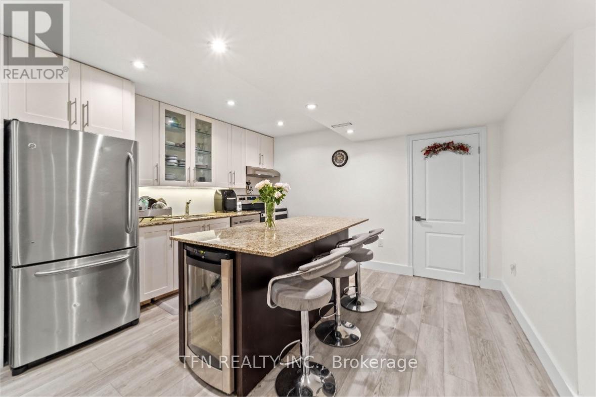 17 Camden Drive, Vaughan (Concord), Ontario  L4K 5S6 - Photo 2 - N14128016