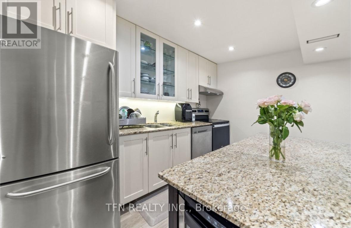 17 Camden Drive, Vaughan (Concord), Ontario  L4K 5S6 - Photo 3 - N14128016