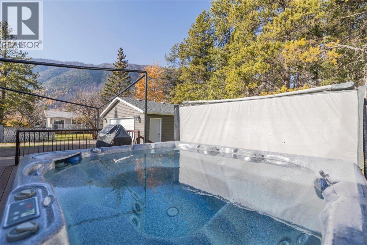 315 Western Larch Crescent