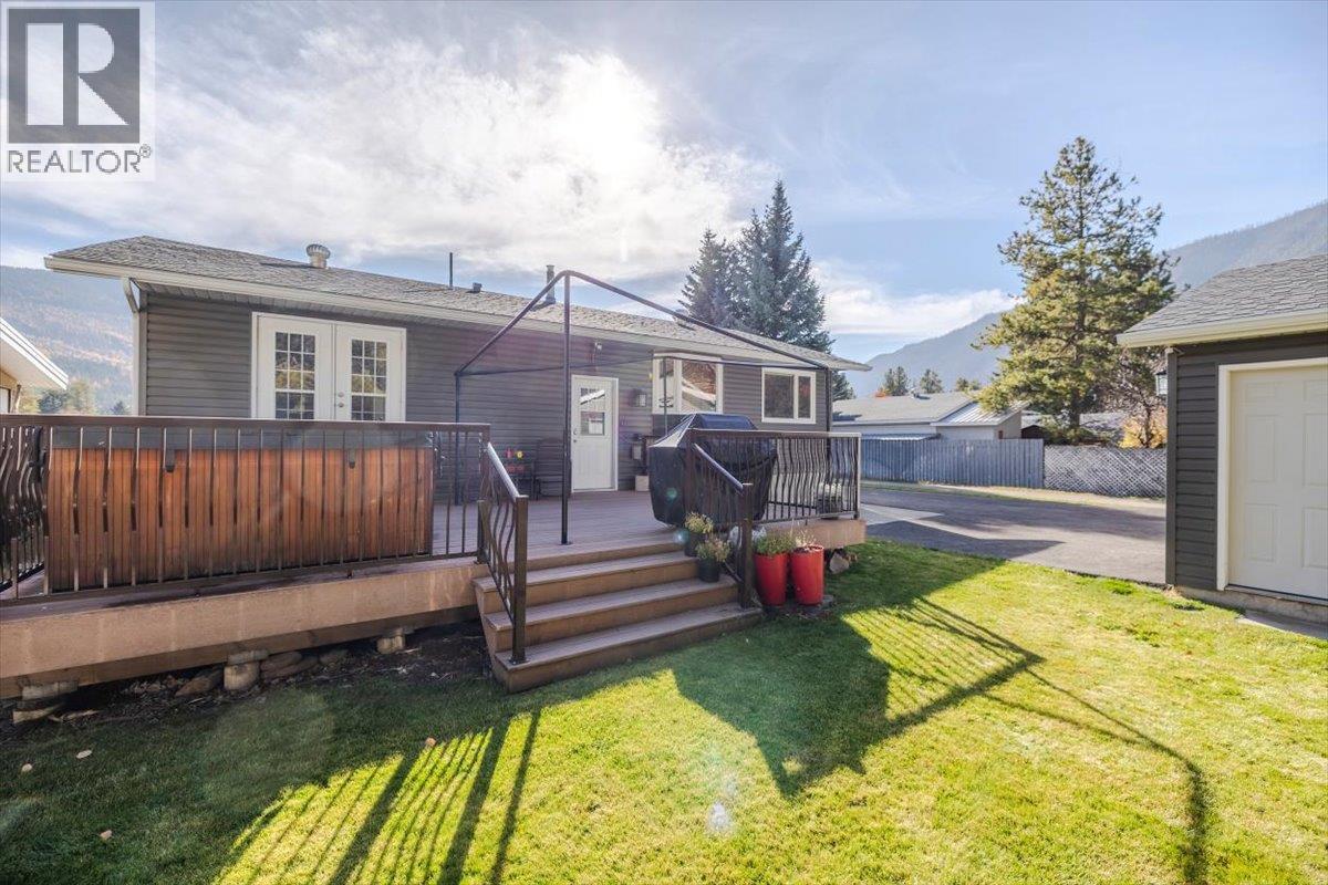 315 Western Larch Crescent