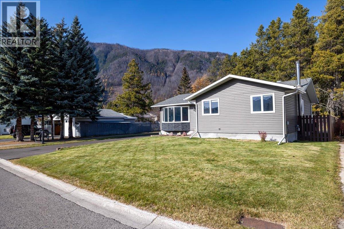 315 Western Larch Crescent