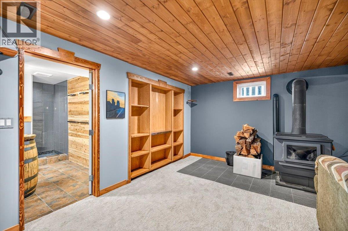 315 Western Larch Crescent