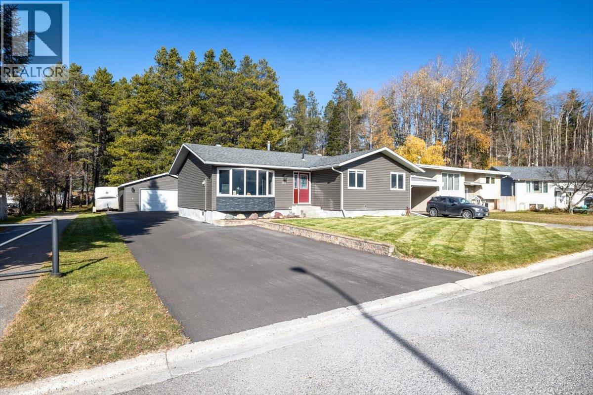 315 Western Larch Crescent