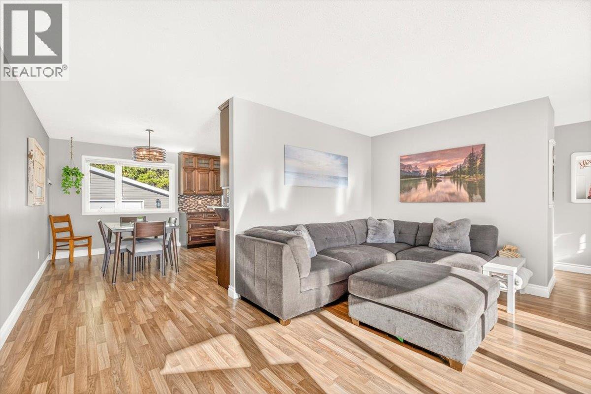 315 Western Larch Crescent