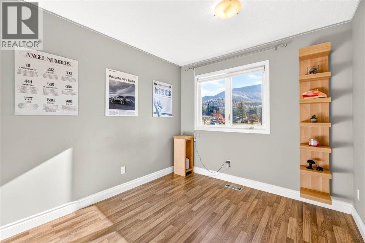 315 Western Larch Crescent