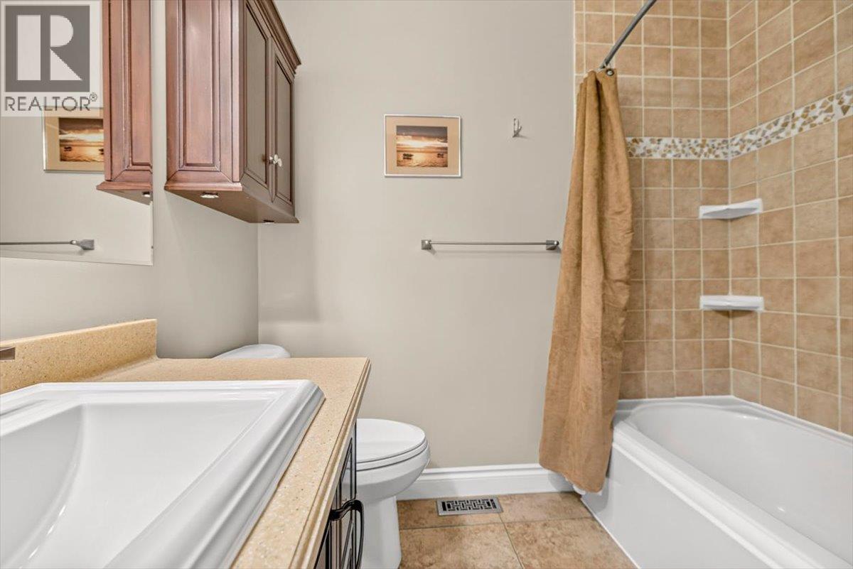 315 Western Larch Crescent
