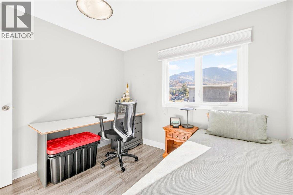 315 Western Larch Crescent