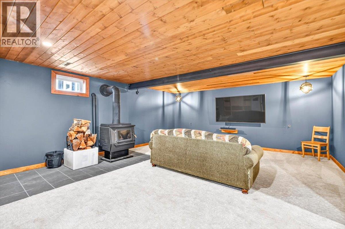 315 Western Larch Crescent