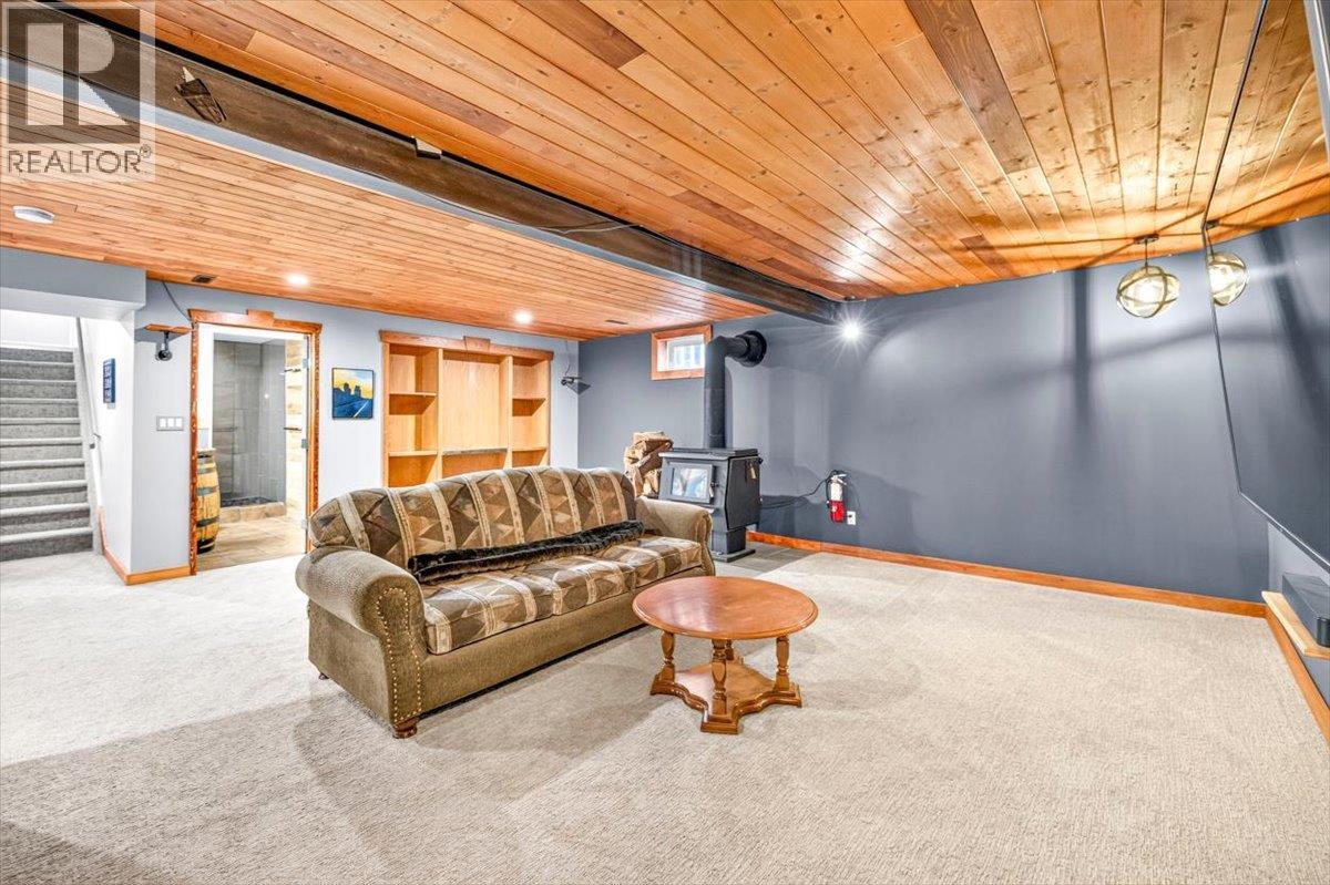 315 Western Larch Crescent