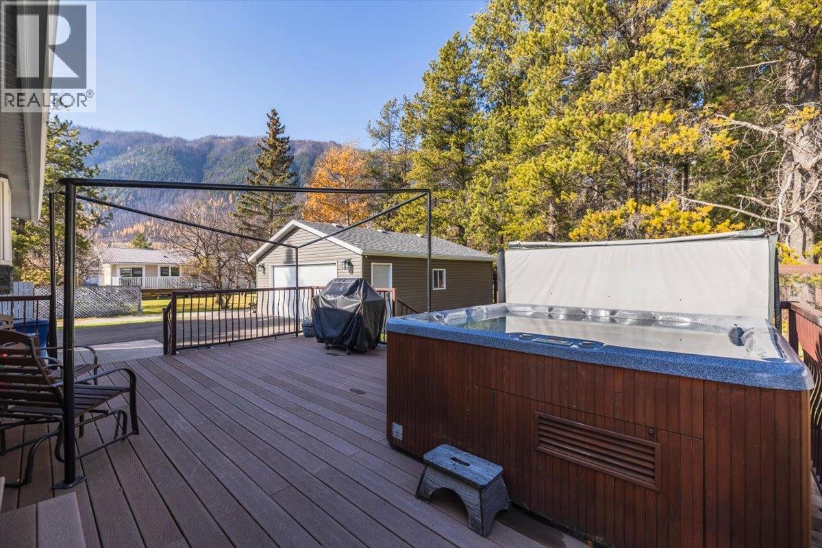 315 Western Larch Crescent