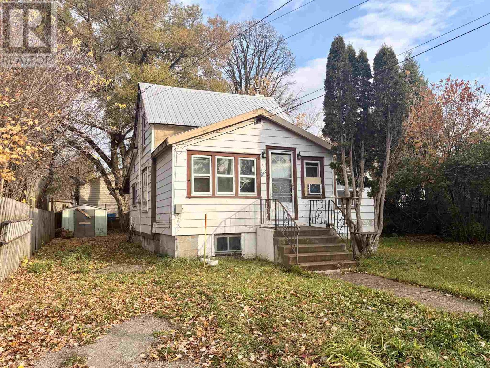 6 Hawthorne Ave, Sault Ste. Marie, Ontario  P6B 1C5 - Photo 1 - SM263011
