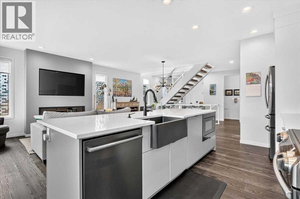 32 Cranbrook Bay SE