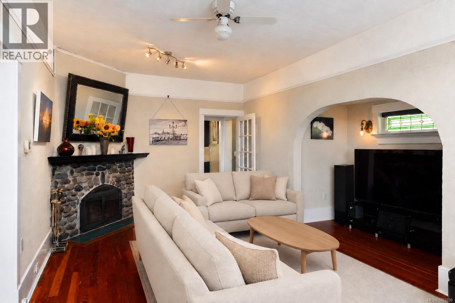 3870 Rowland Ave