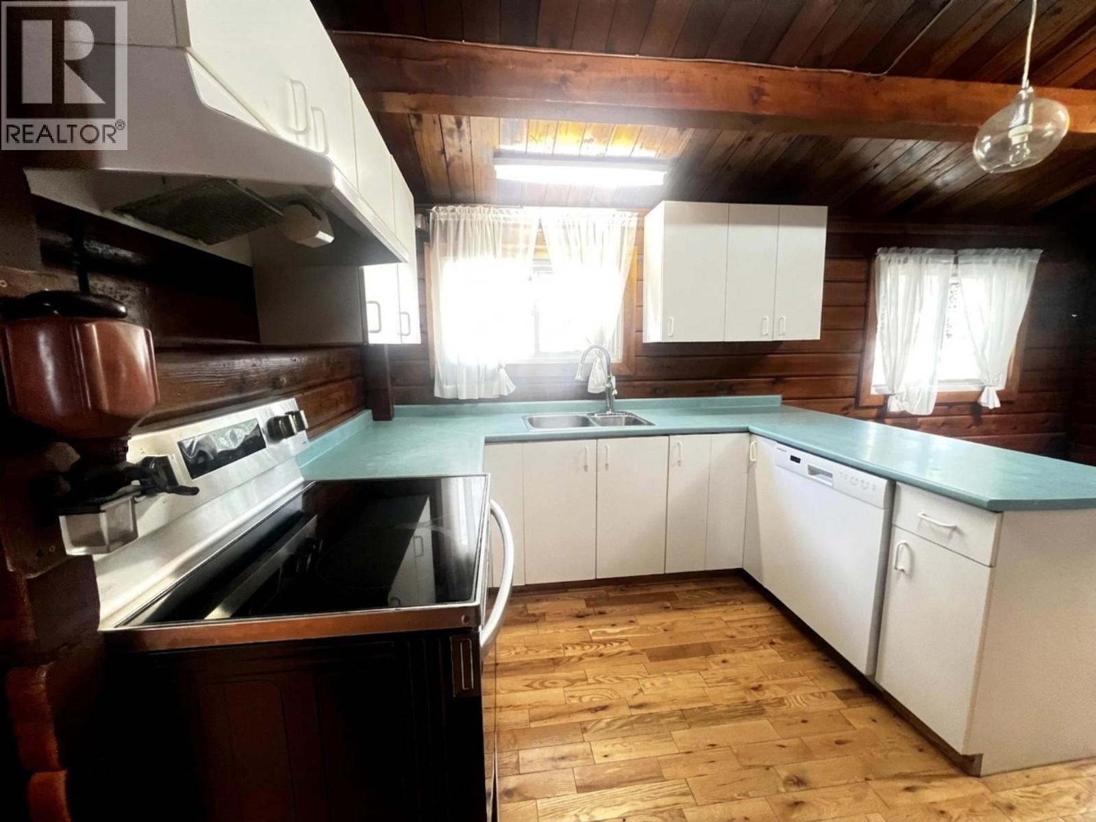 2513 Irvine Avenue, Merritt, British Columbia  V1K 1H4 - Photo 4 - 10399068