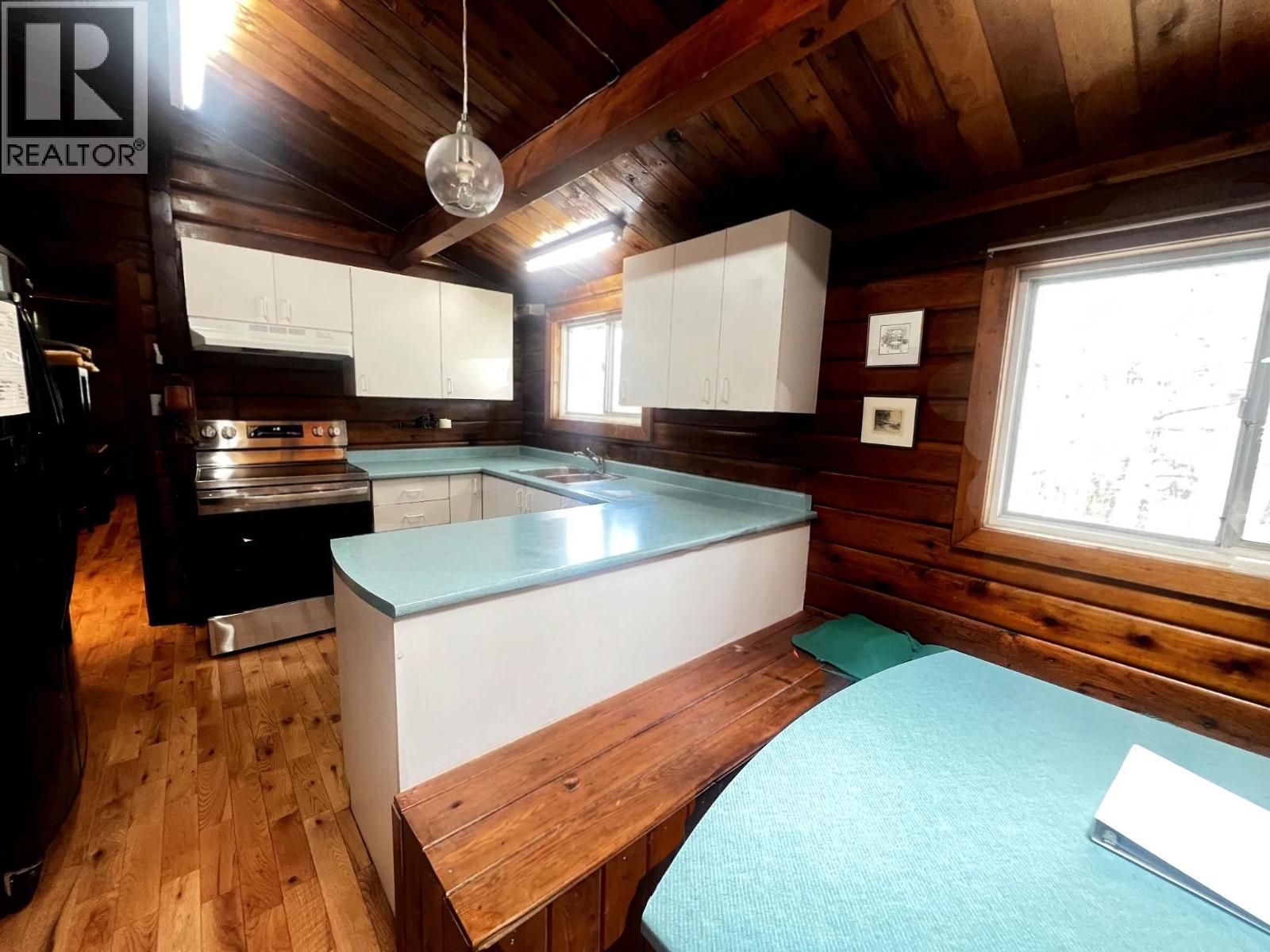2513 Irvine Avenue, Merritt, British Columbia  V1K 1H4 - Photo 5 - 10399068