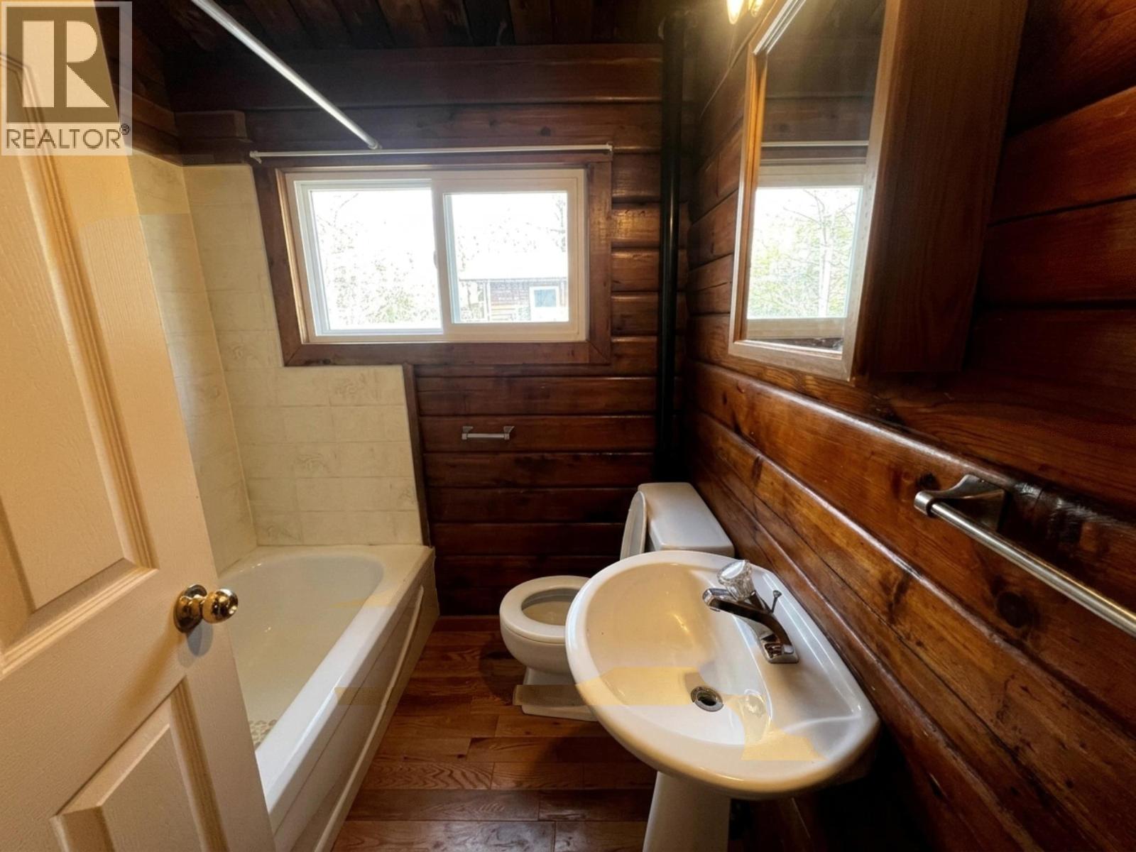 2513 Irvine Avenue, Merritt, British Columbia  V1K 1H4 - Photo 8 - 10399068