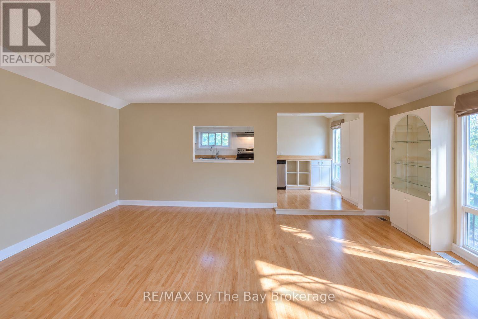 103 Sunnidale Road S, Wasaga Beach, Ontario  L9Z 2S9 - Photo 12 - S14128144