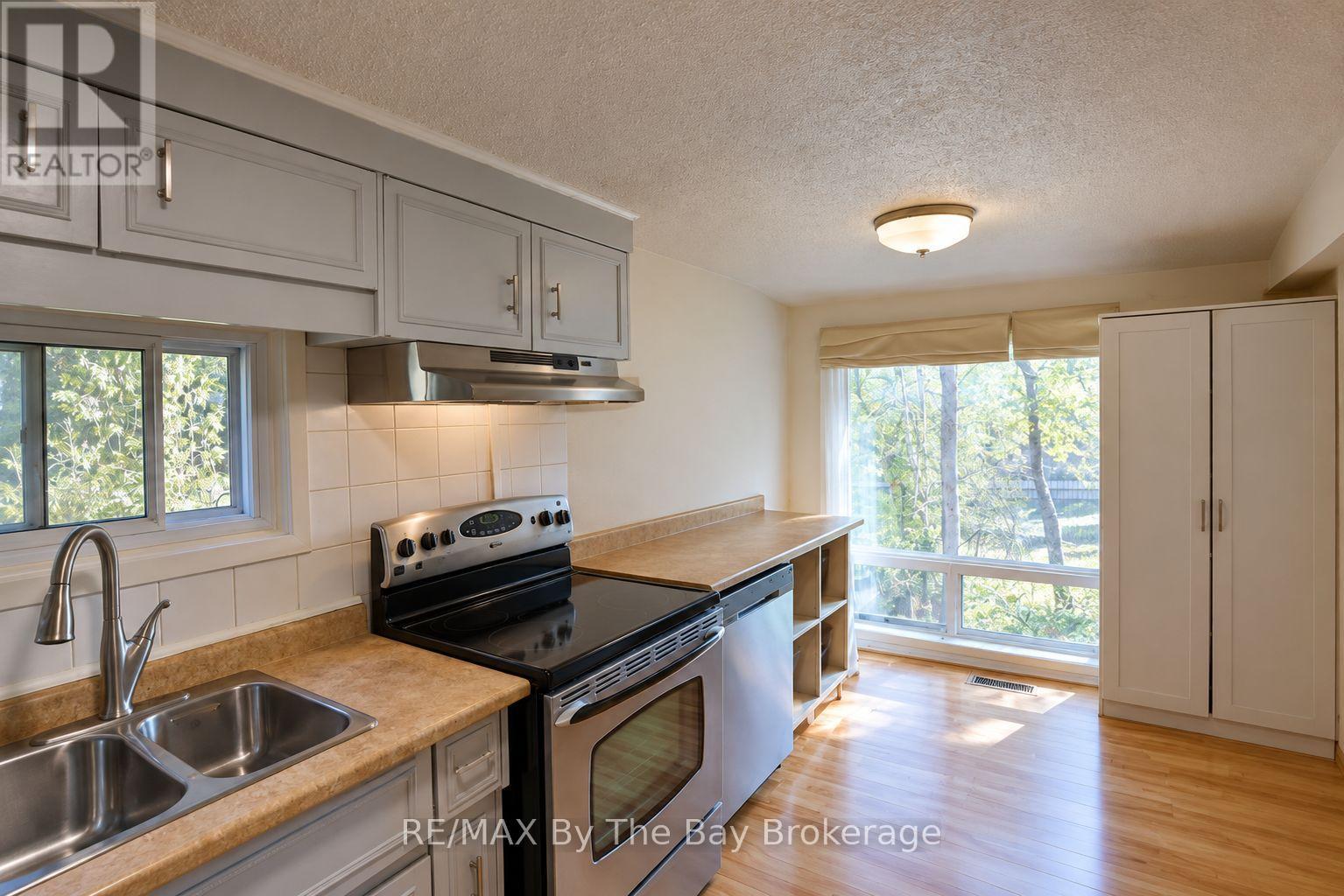 103 Sunnidale Road S, Wasaga Beach, Ontario  L9Z 2S9 - Photo 9 - S14128144