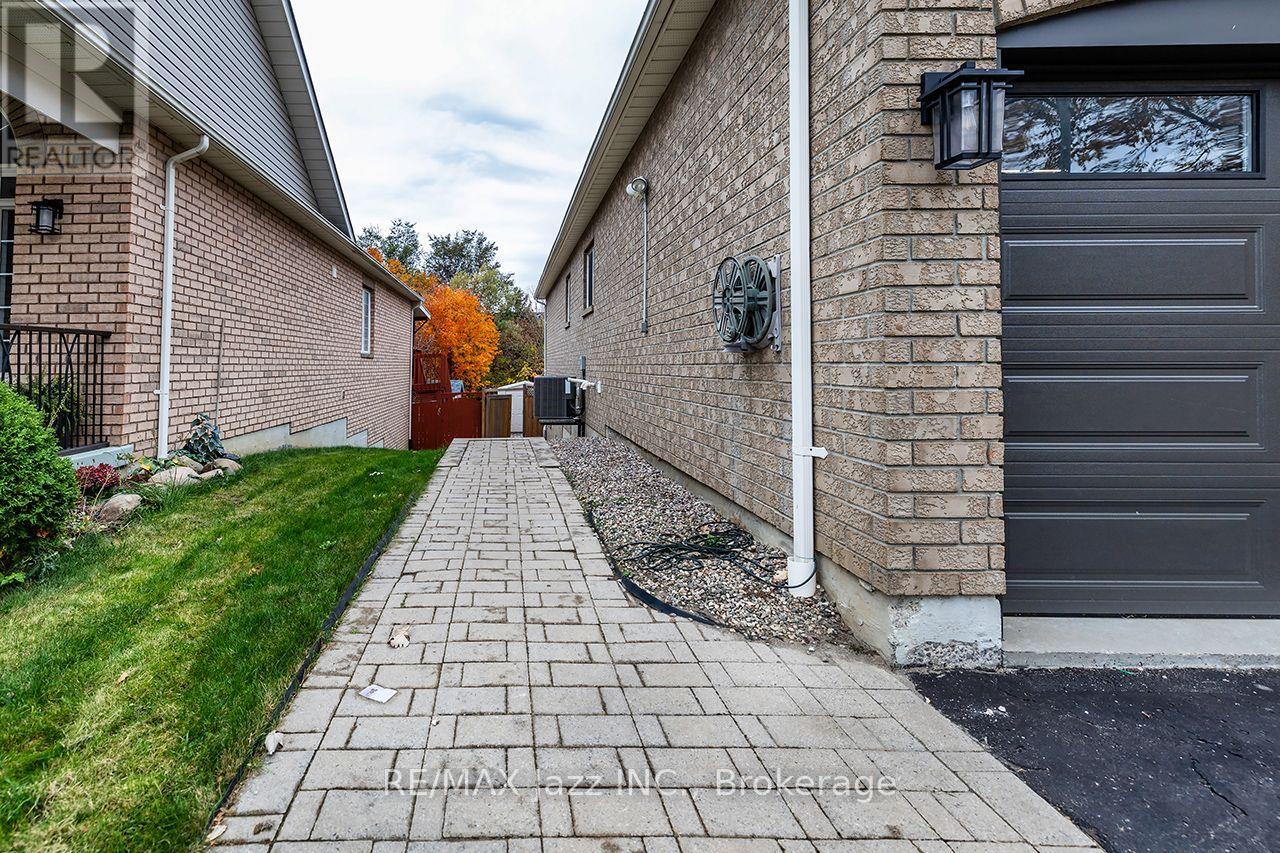Lower - 14 Arnold Crescent, Whitby, Ontario  L1M 1J1 - Photo 3 - E14128202
