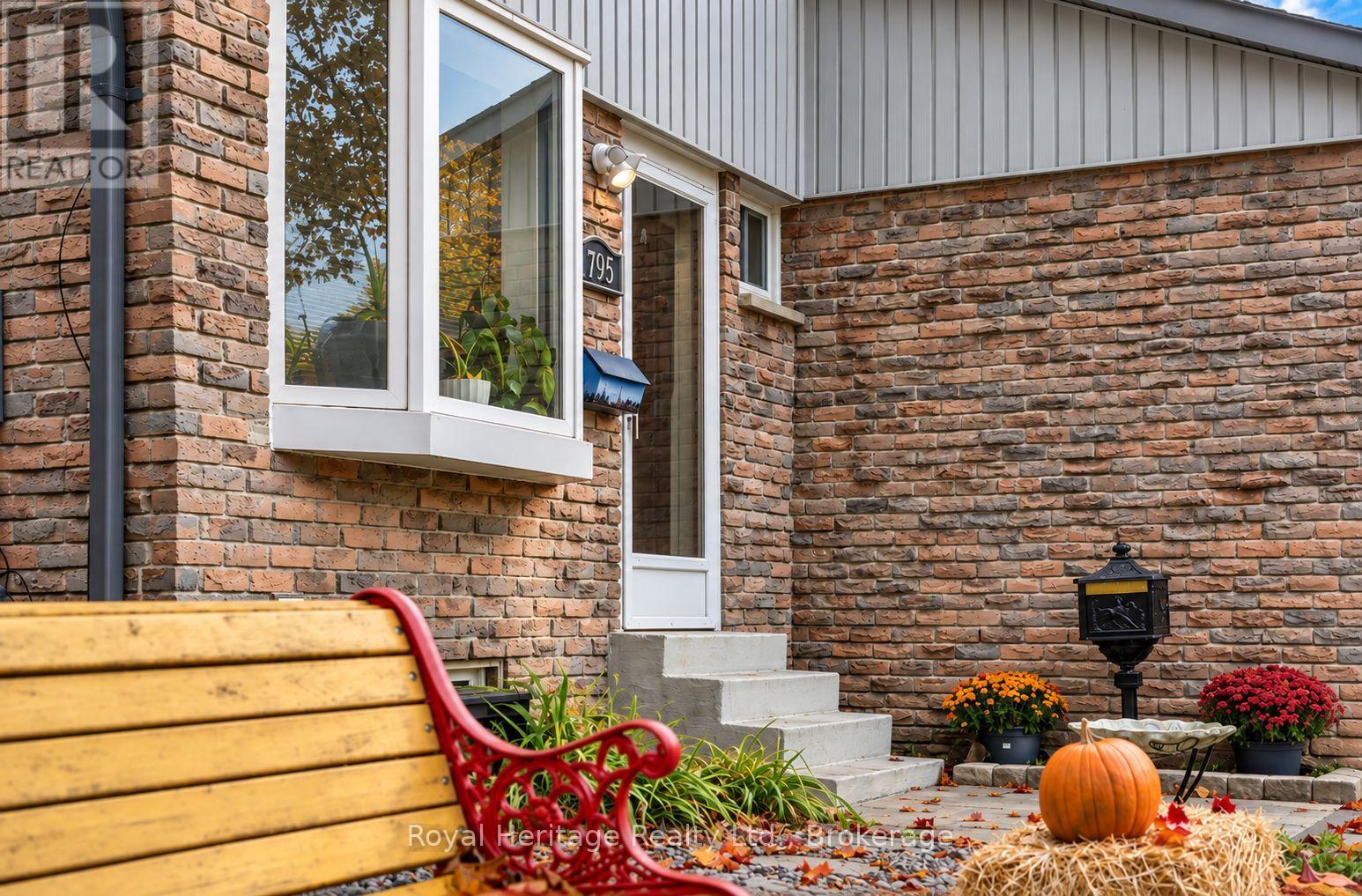 1795 Bronte Square, Pickering, Ontario  L1V 3C1 - Photo 6 - E14128218