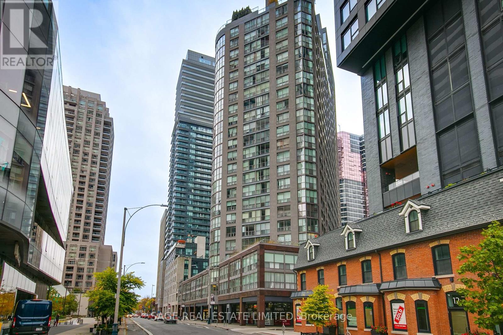 1909 - 24 WELLESLEY STREET W, Toronto, Ontario