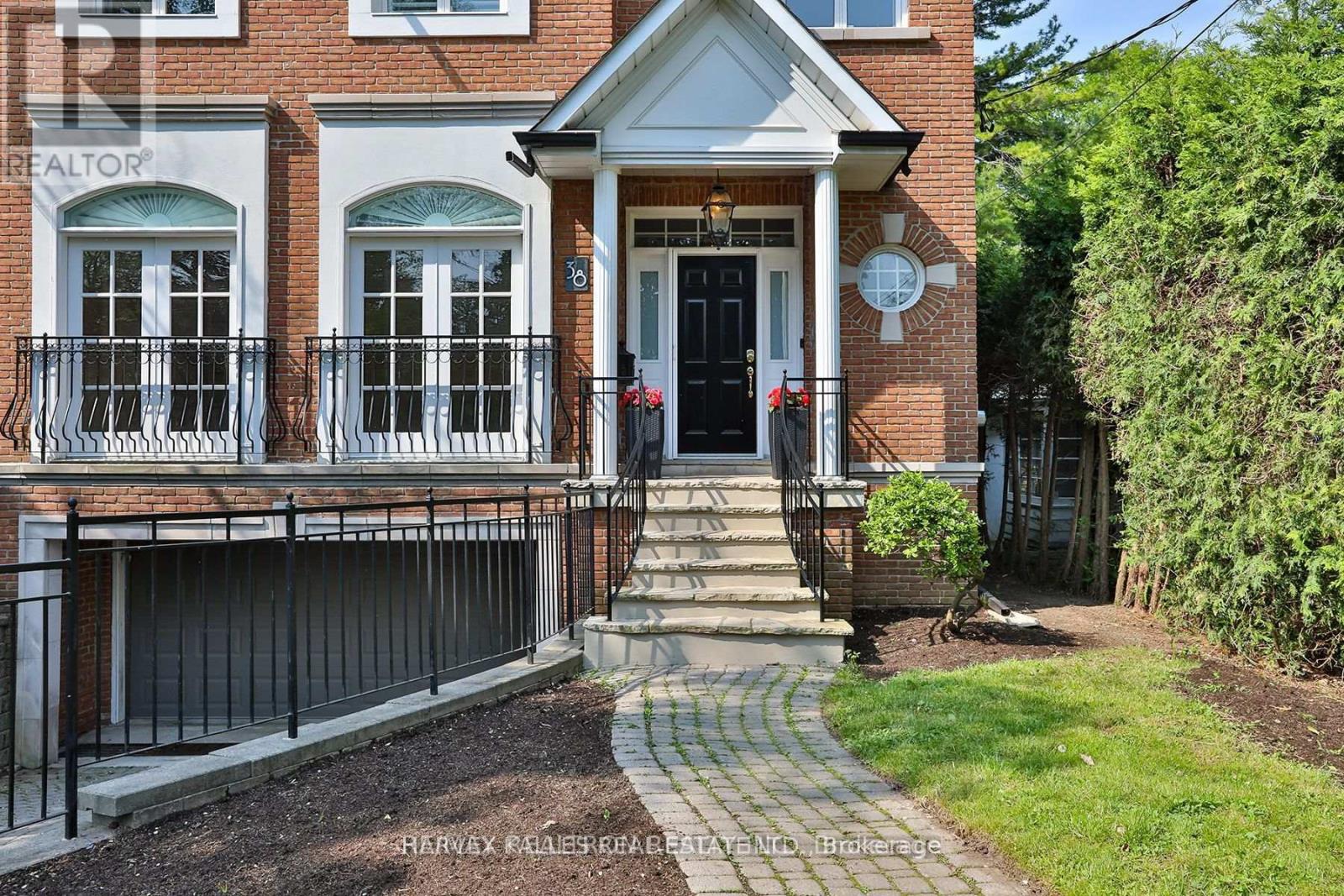 38 Gwendolen Crescent, Toronto (Lansing-Westgate), Ontario  M2N 2L7 - Photo 2 - C14128212