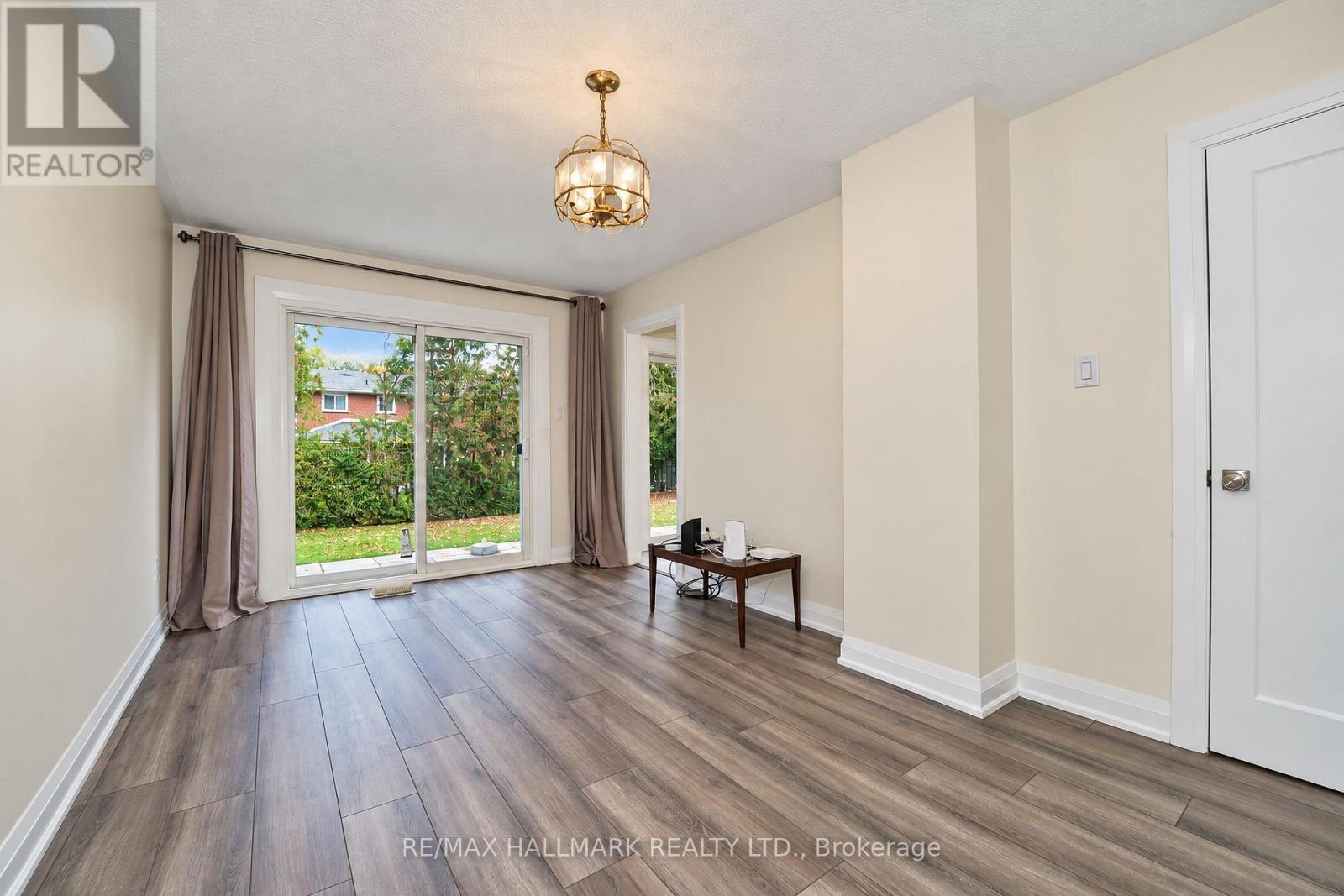 21 Queenscourt Drive, Toronto, Ontario  M1T 2J4 - Photo 11 - E14128260